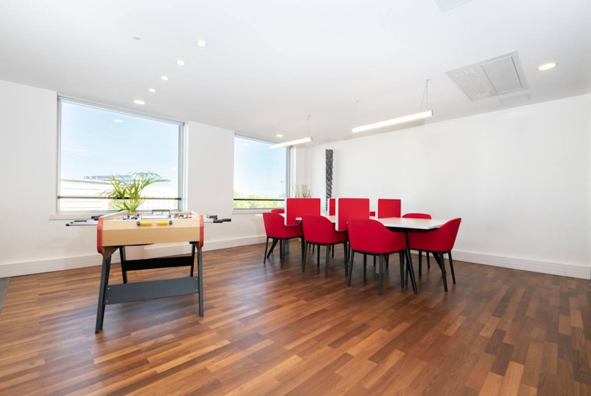 Stop & Work (IWG) 1 Rue Georges Stephenson Montigny-le-Bretonneux