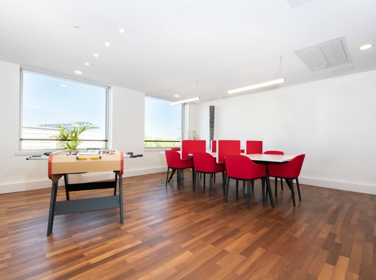 Stop & Work (IWG) 1 Rue Georges Stephenson Montigny-le-Bretonneux