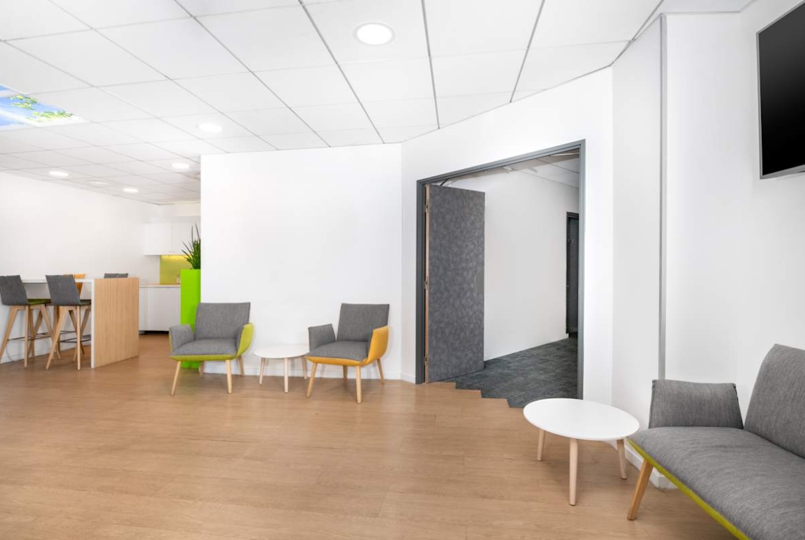 Regus (IWG) 12 Rond-Point des Champs-elysees Paris