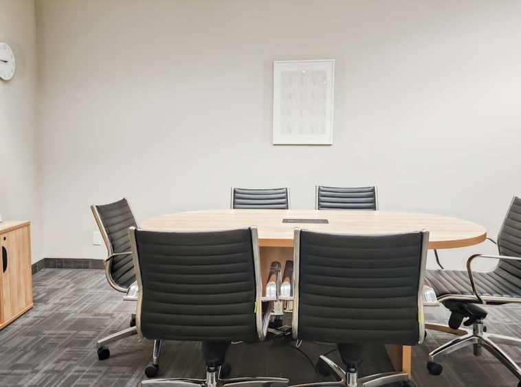 Regus (IWG) 125 Commerce Valley Drive W Markham