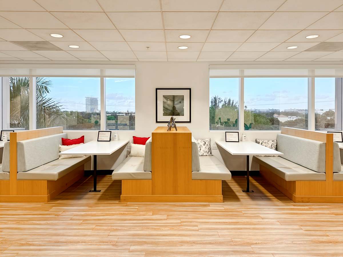Regus (IWG) 1560 Sawgrass Corporate Park Sunrise