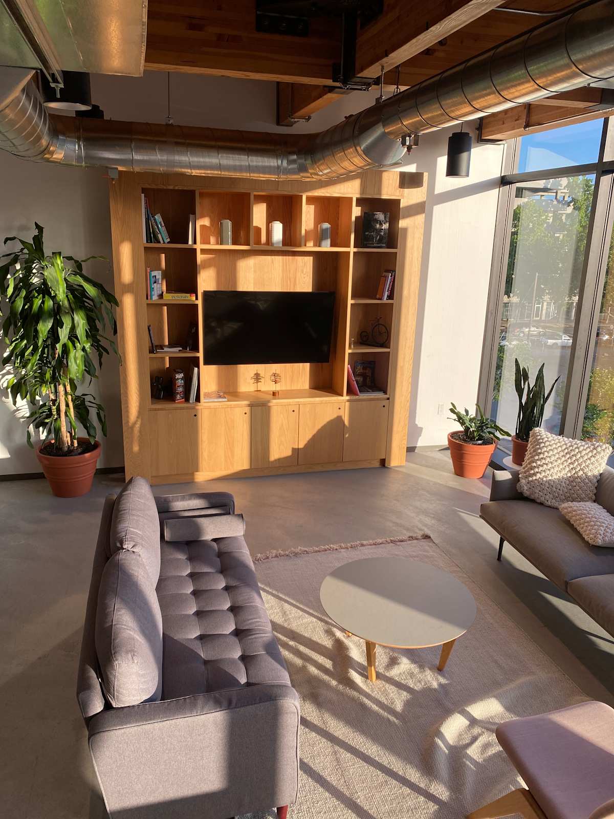 Spaces (IWG) 1610 R Street Sacramento