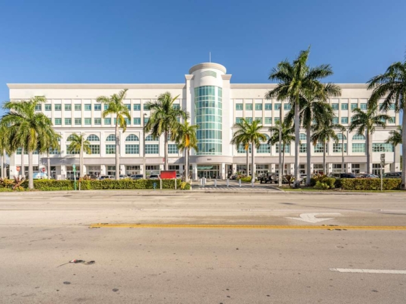 Regus (IWG) 1801 North East North Miami