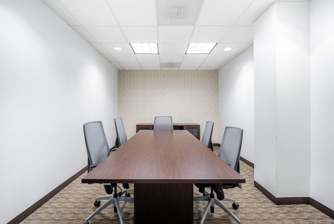 Regus (IWG) 200 Continental Drive Newark