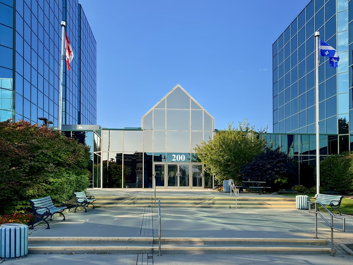 200 Rue Montcalm Gatineau HQ (IWG) 200 Rue Montcalm Gatineau