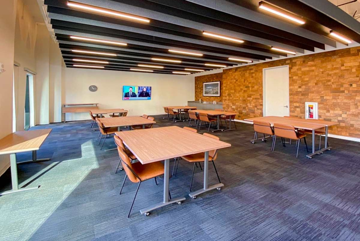 Spaces (IWG) 21 E State St Columbus