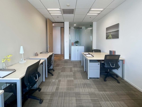 Regus (IWG) 235 Minsheng Road Chongqing