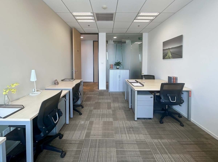 Regus (IWG) 235 Minsheng Road Chongqing