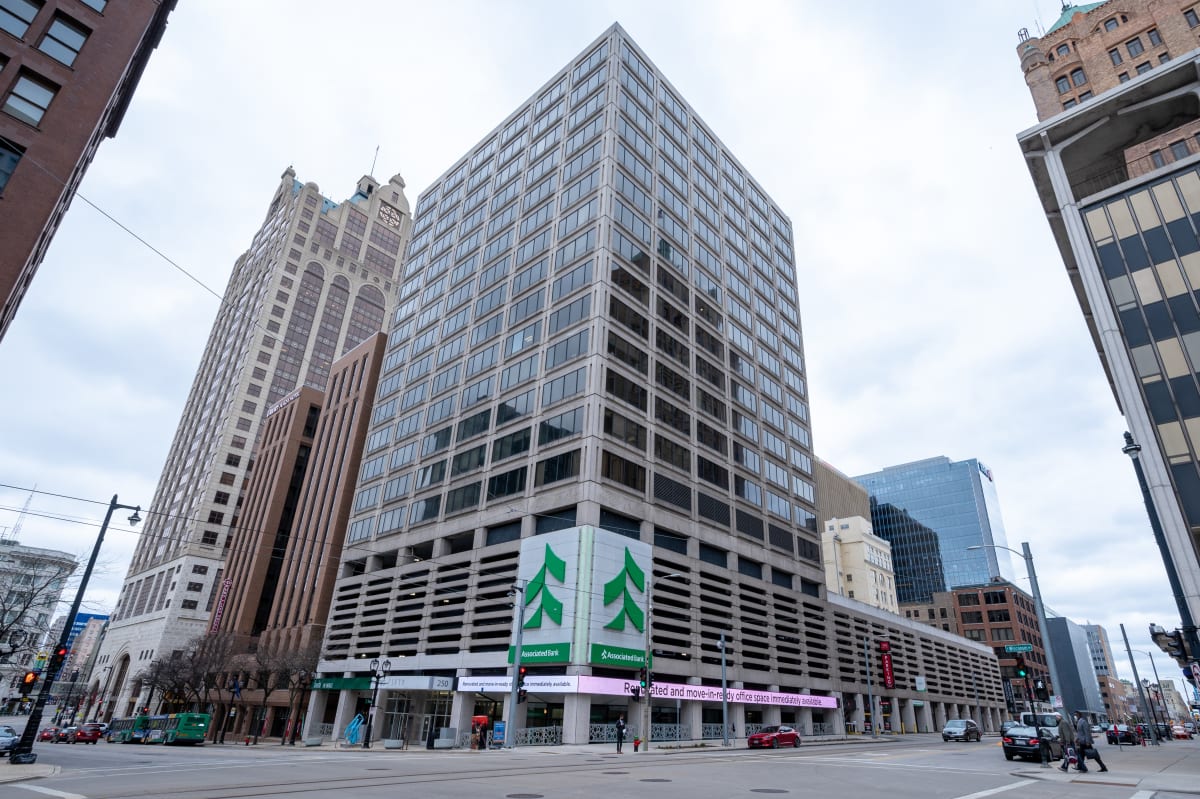 HQ (IWG) 250 East Wisconsin Avenue Milwaukee