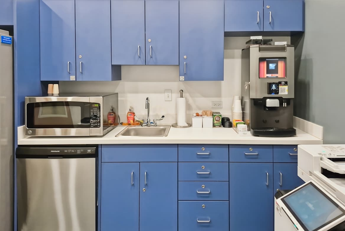 HQ (IWG) 2600 Middletown Commons White Hall