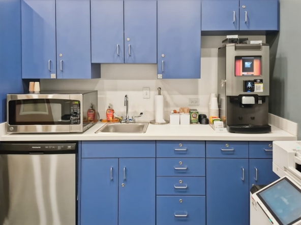 HQ (IWG) 2600 Middletown Commons White Hall