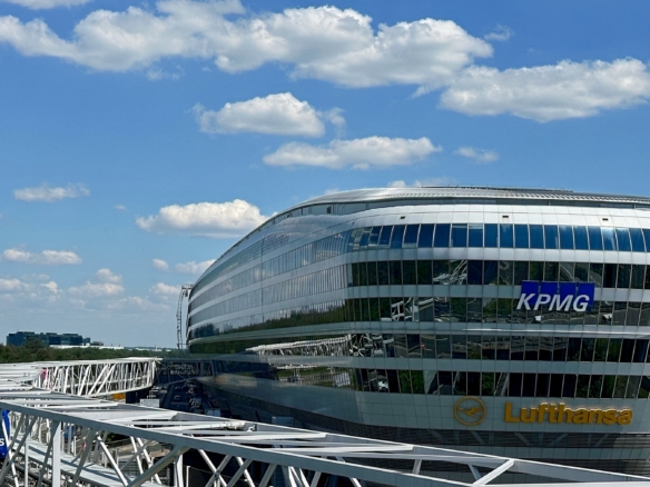 Am Flughafen 12