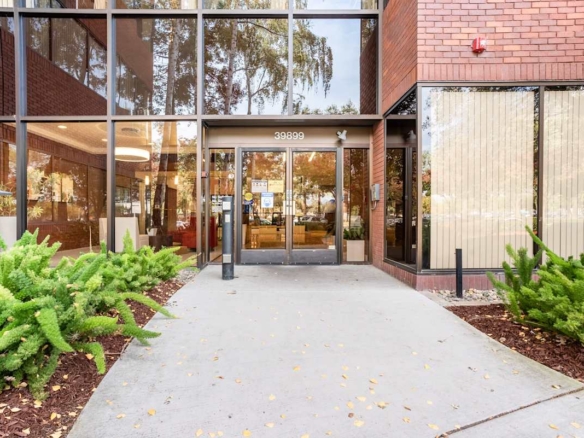 Regus (IWG) 39899 Balentine Drive Newark