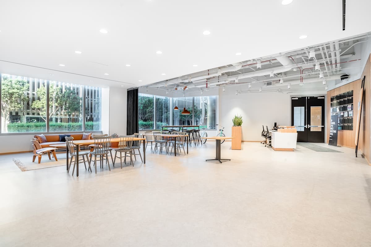 Spaces (IWG) 611 Gateway Boulevard South San Francisco