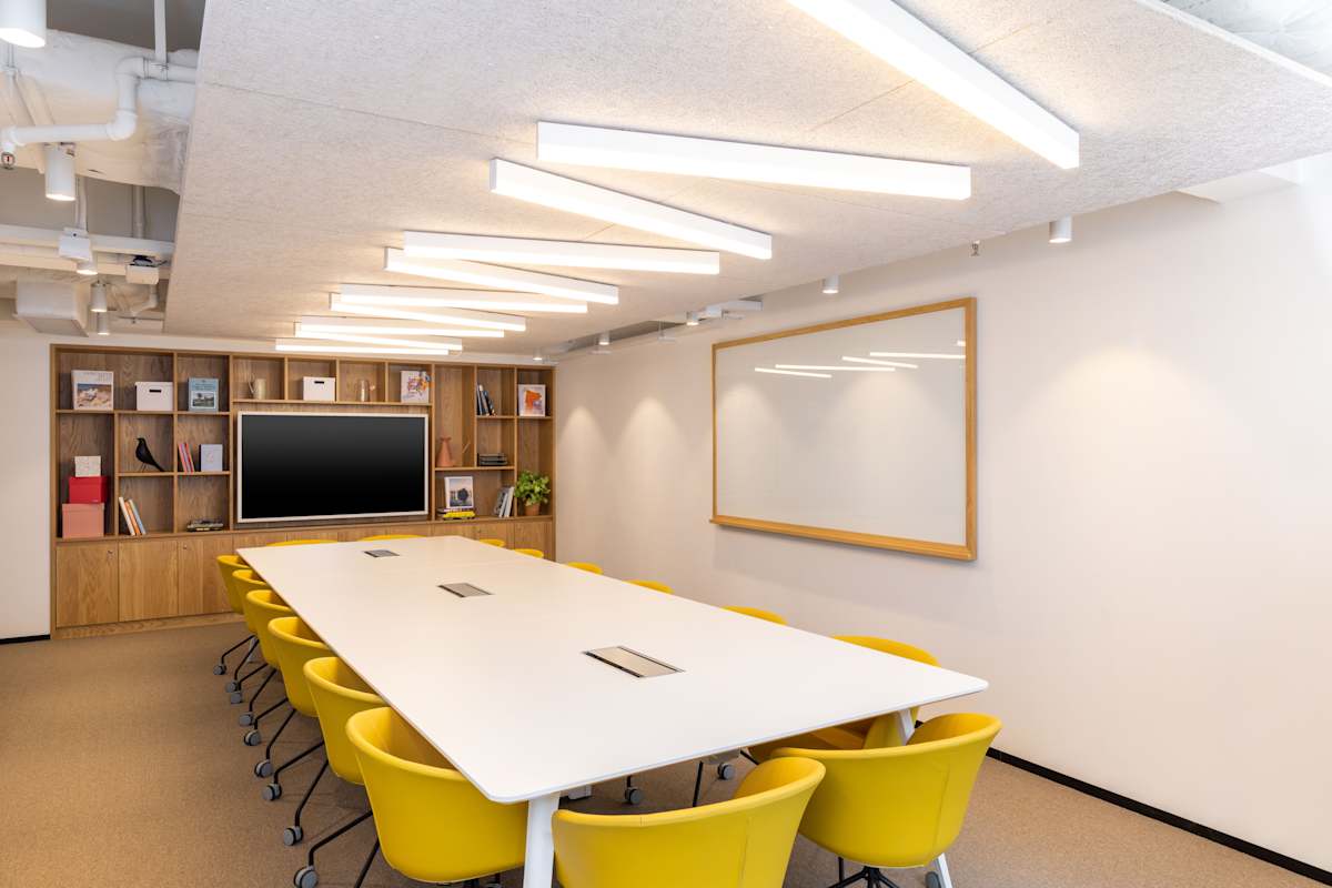 Spaces (IWG) 8 Queen's Road East Hong Kong Island