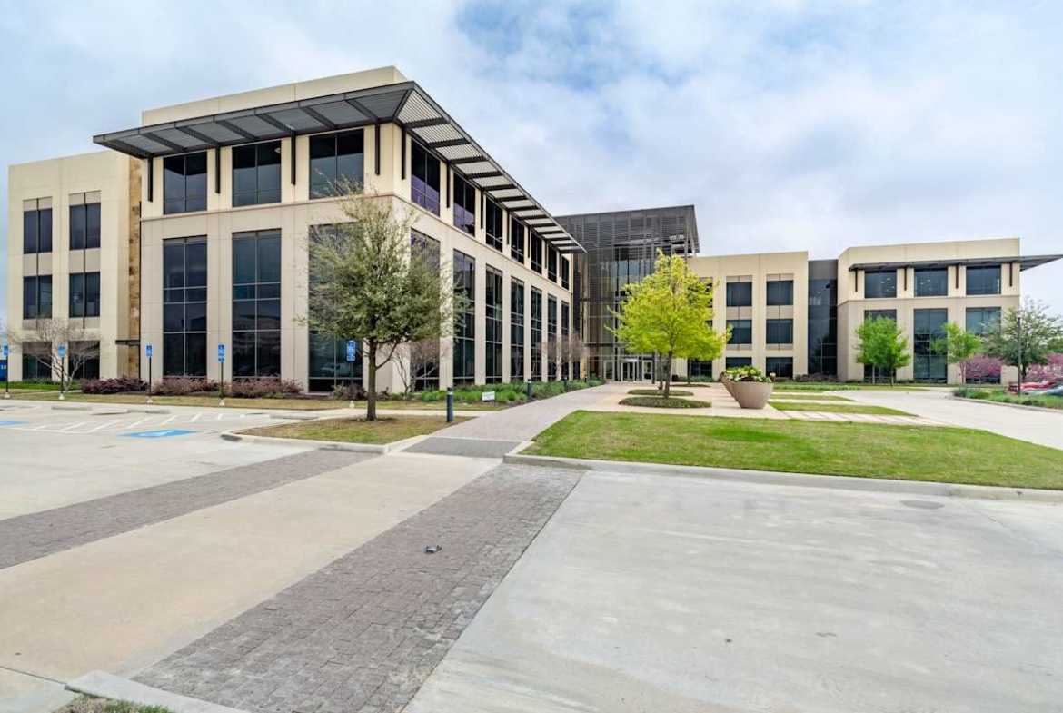 Regus (IWG) 9800 Hillwood Parkway Fort Worth