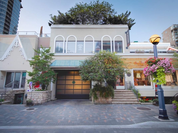 Spaces (IWG) 99 Yorkville Avenue Toronto