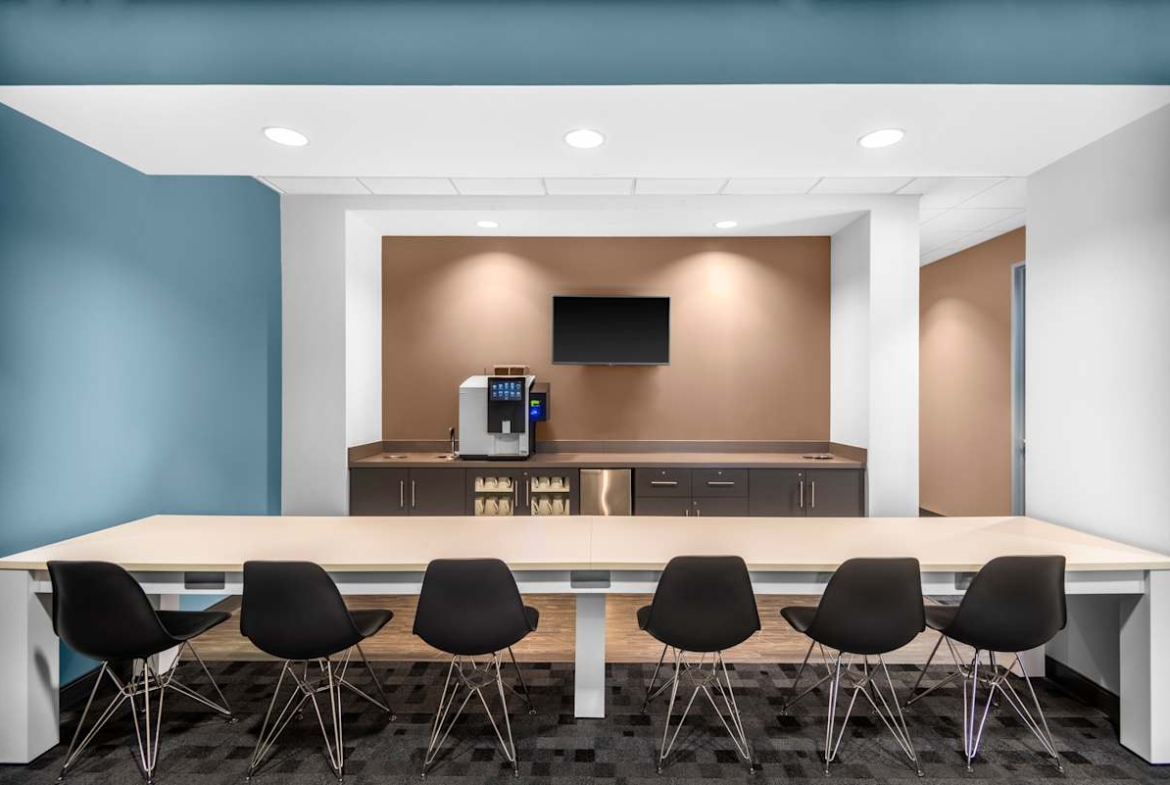 Regus (IWG) Bank Building Naples