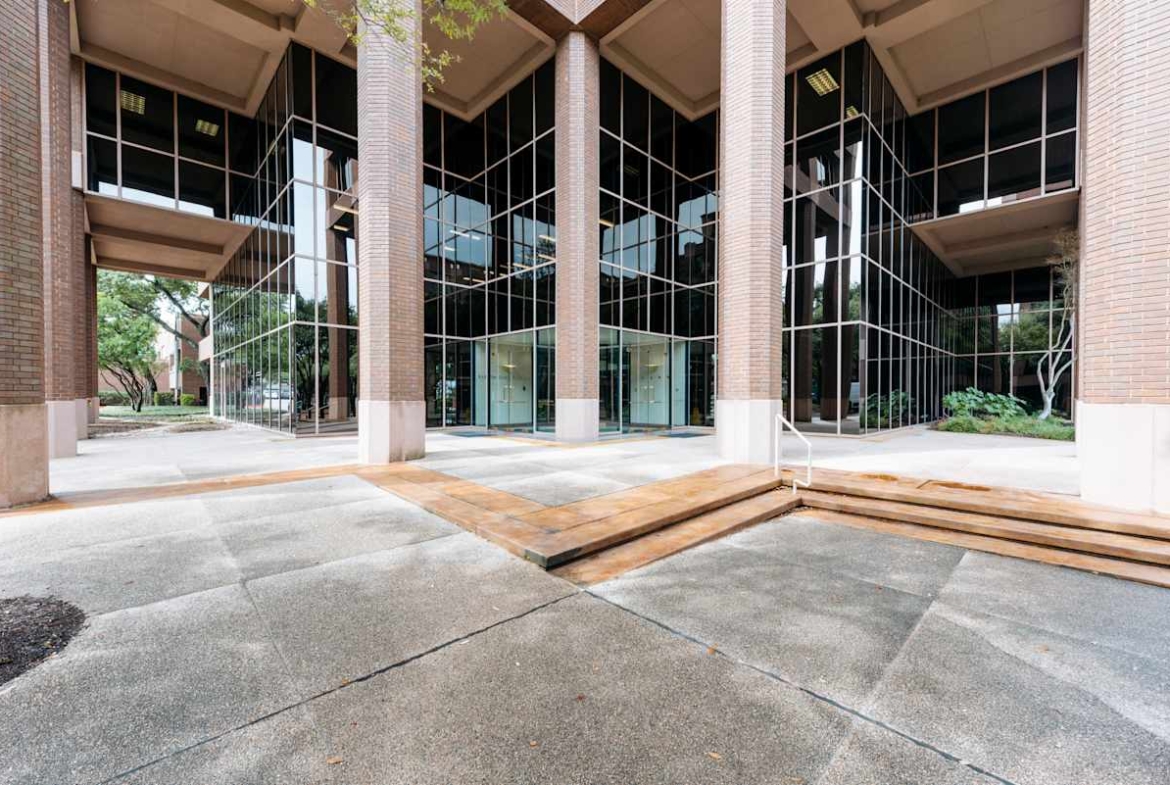 Regus Barton Oaks Plaza