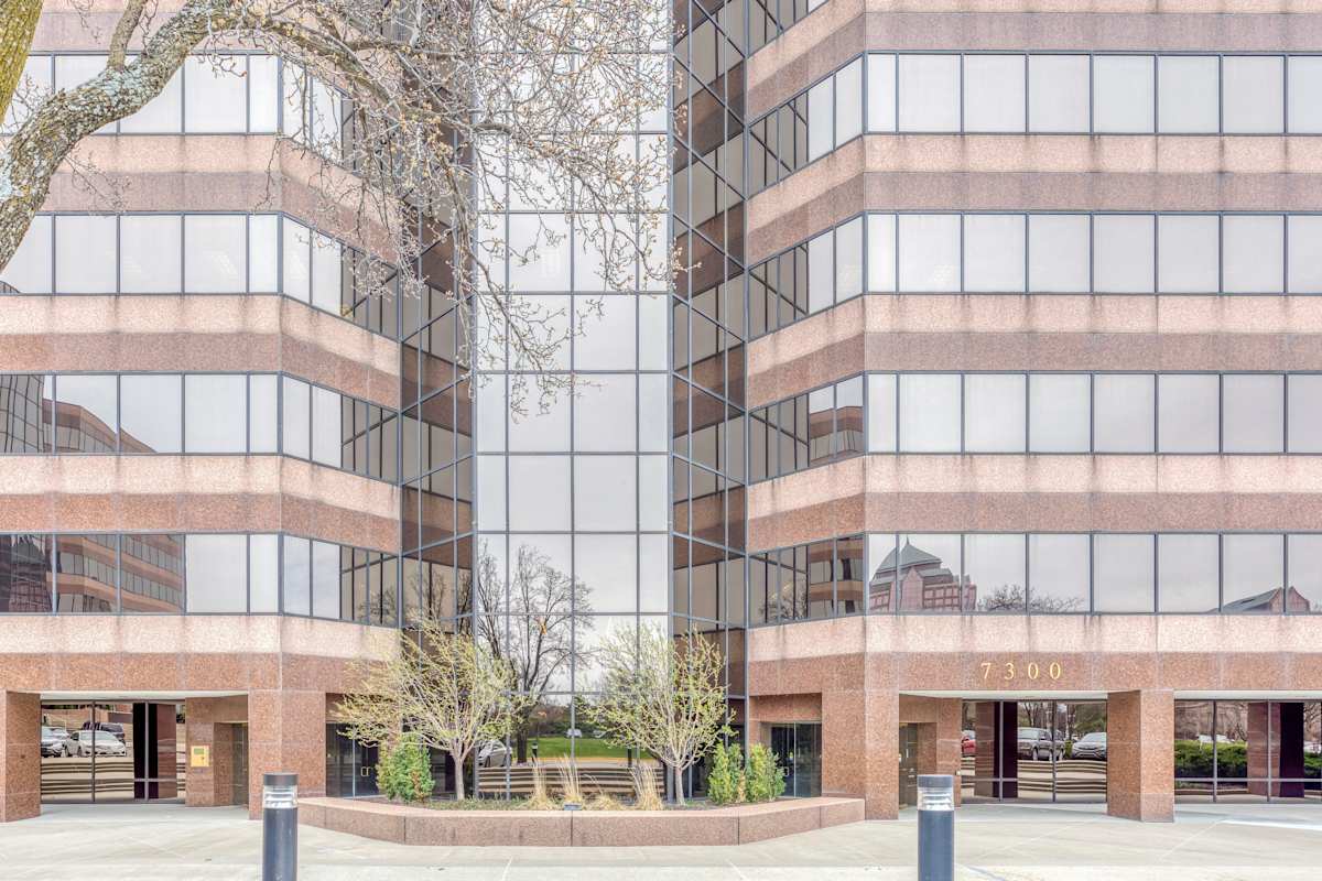 HQ (IWG) Commerce Plaza Overland Park
