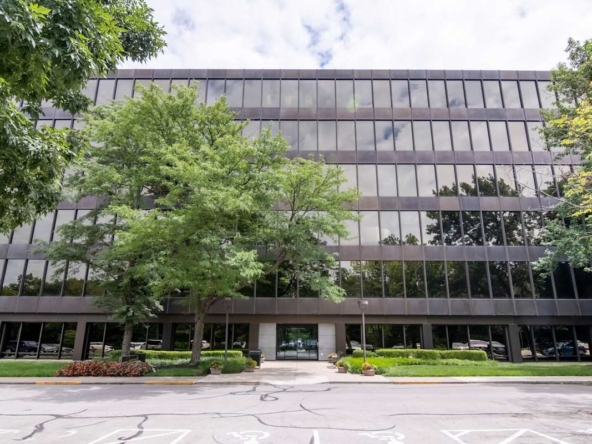HQ (IWG) Corporate Woods Center Overland Park