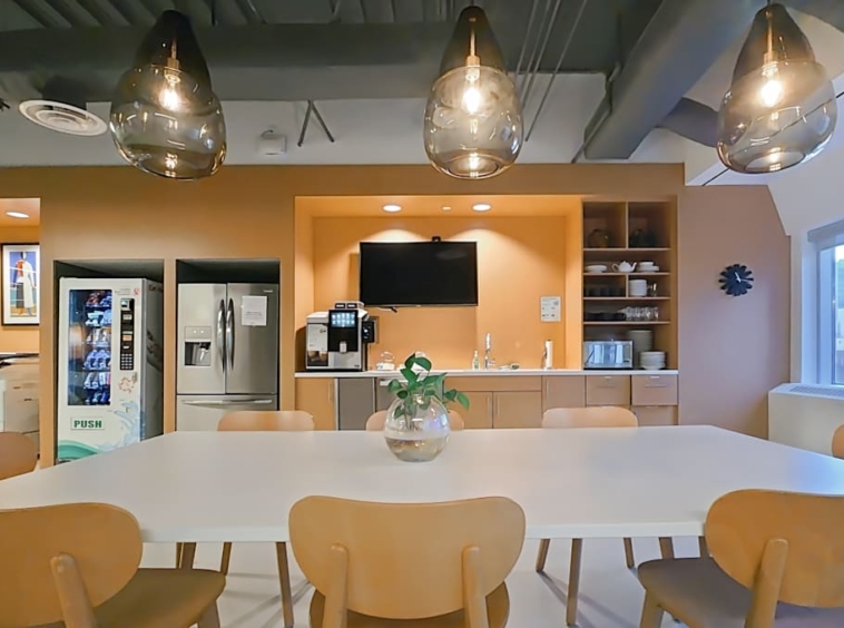 Regus (IWG) Exchange Tower Toronto