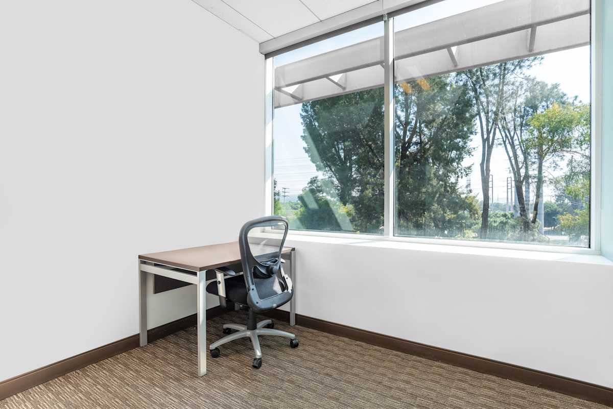 Gateway Plaza Santa Clarita Regus (IWG) Gateway Plaza Santa Clarita