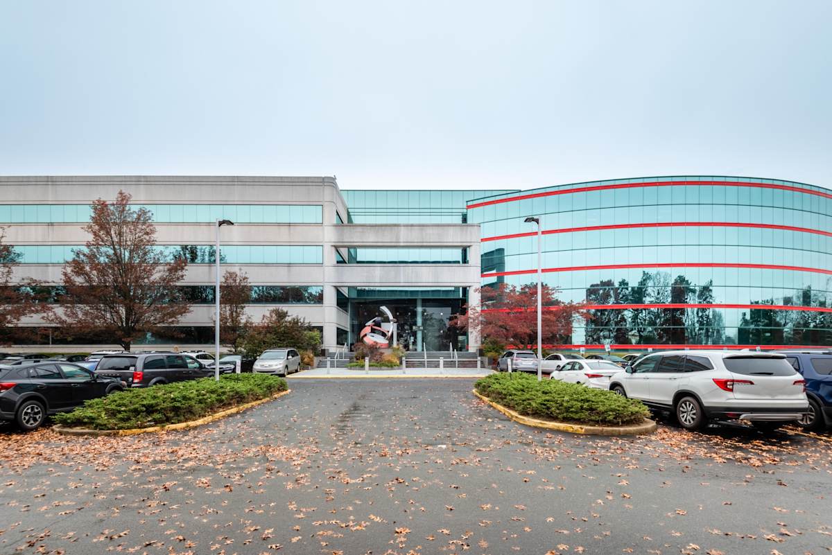 Hauppauge Center, Hauppauge