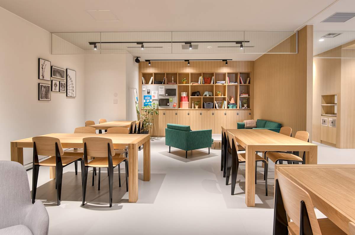 Spaces (IWG) Hulic JP Akasaka Building Tokyo