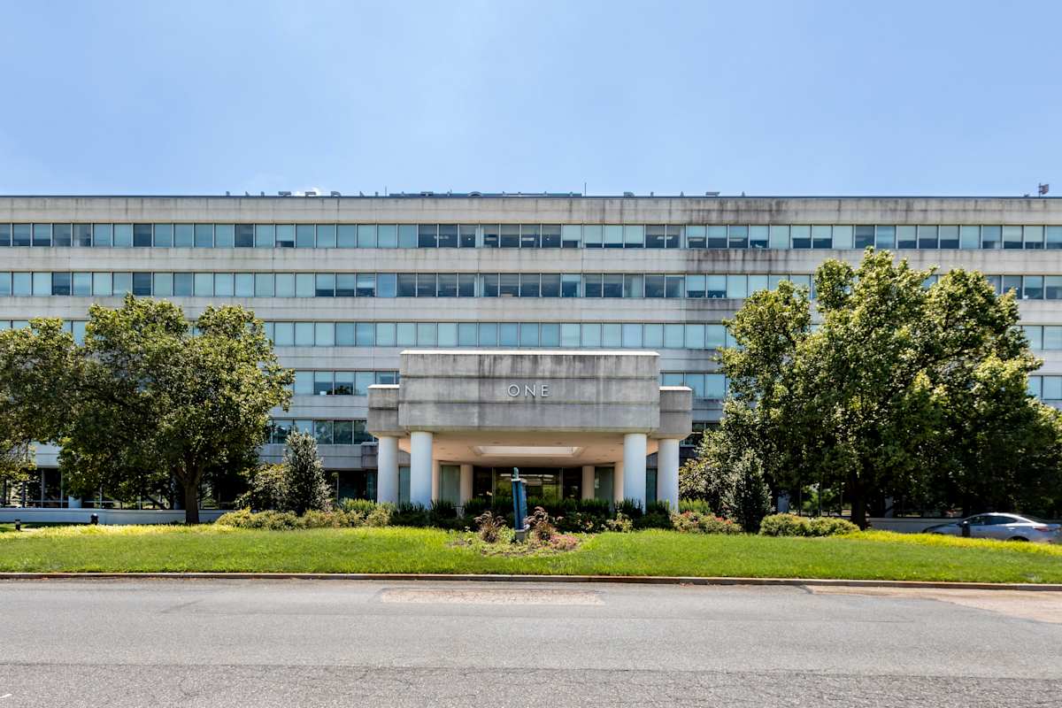 Regus (IWG) International Plaza Philadelphia