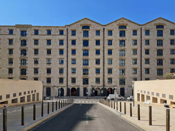 Regus (IWG) Les Docks Marseille Marseille