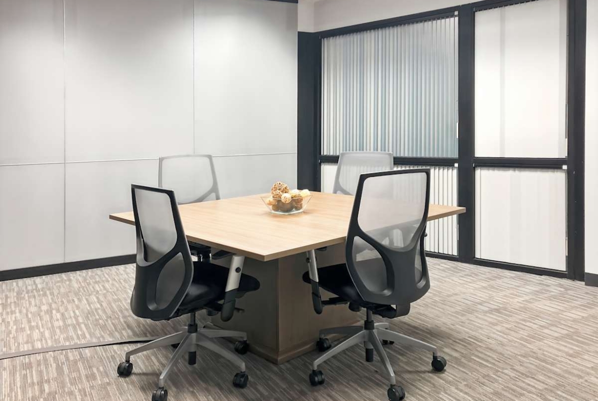 HQ (IWG) Lincroft Office Center Red Bank