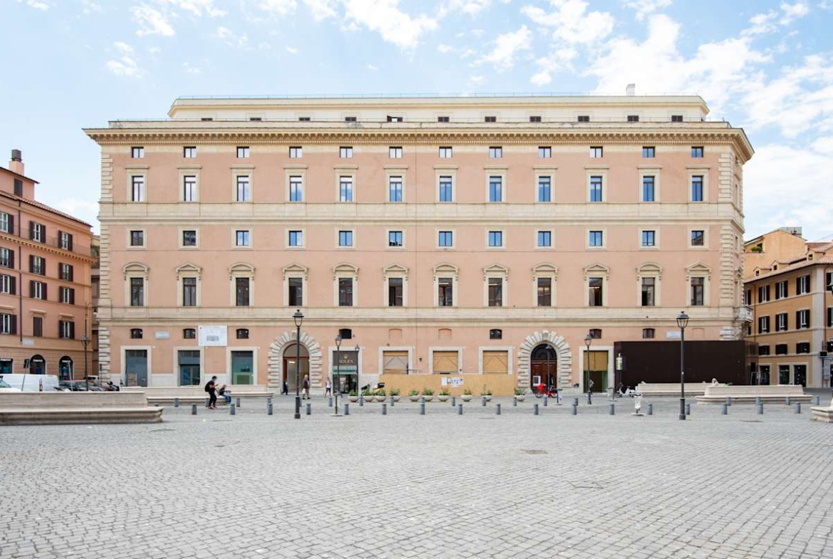 Signature by Regus (IWG) Piazza San Silvestro 8 Rome