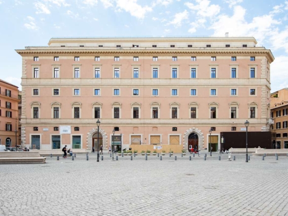 Signature by Regus (IWG) Piazza San Silvestro 8 Rome