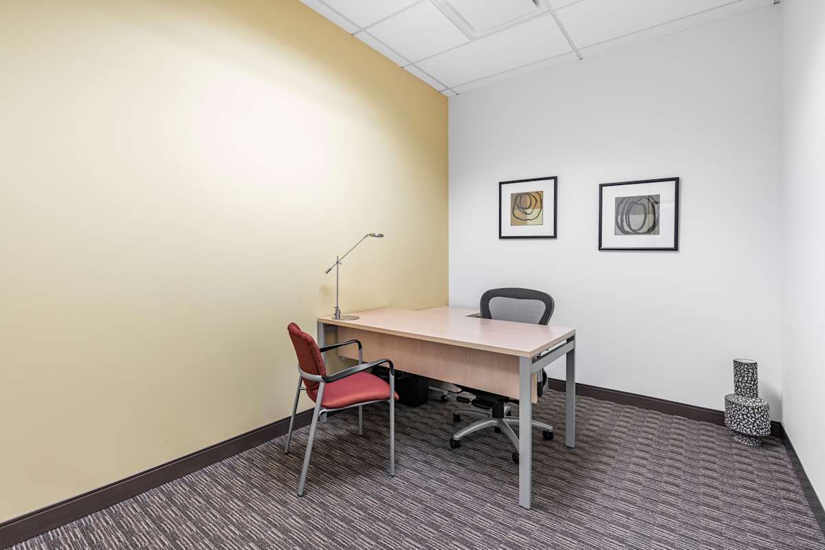 Regus (IWG) Prairie Stone Hoffman Estates