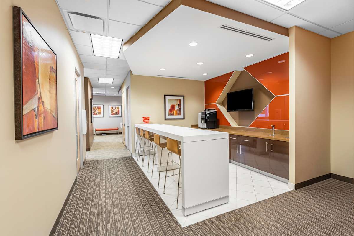 Regus (IWG) Prairie Stone Hoffman Estates