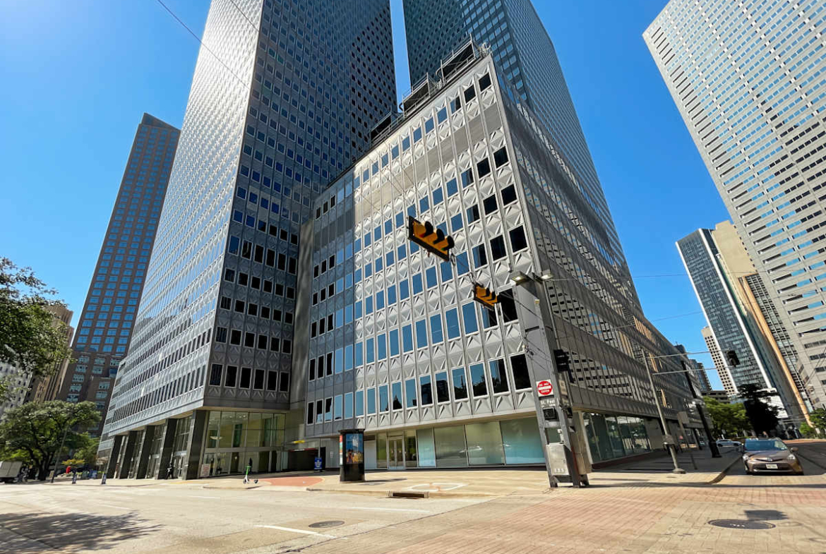 Regus (IWG) Republic Center Dallas