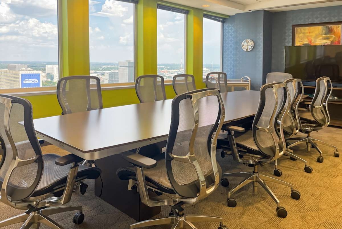 Regus (IWG) Republic Center Dallas