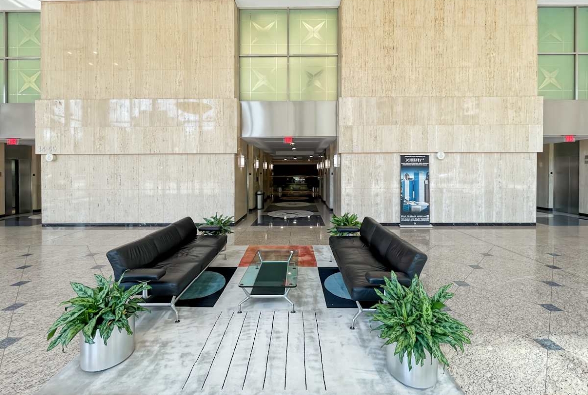 Regus (IWG) Republic Center Dallas