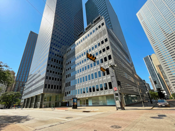 Regus (IWG) Republic Center Dallas