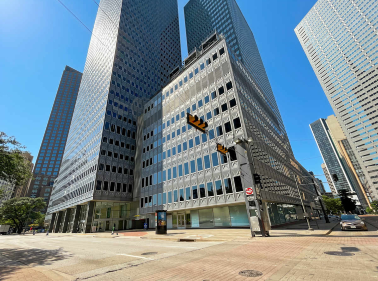 Regus (IWG) Republic Center Dallas