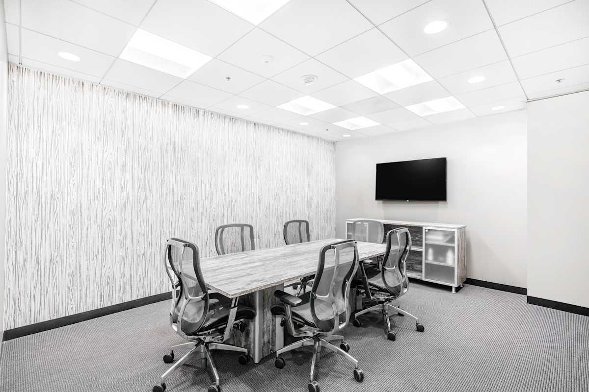 Regus (IWG) Valley Office Plaza Sherman Oaks