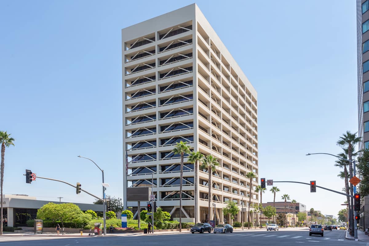 Regus (IWG) Valley Office Plaza Sherman Oaks